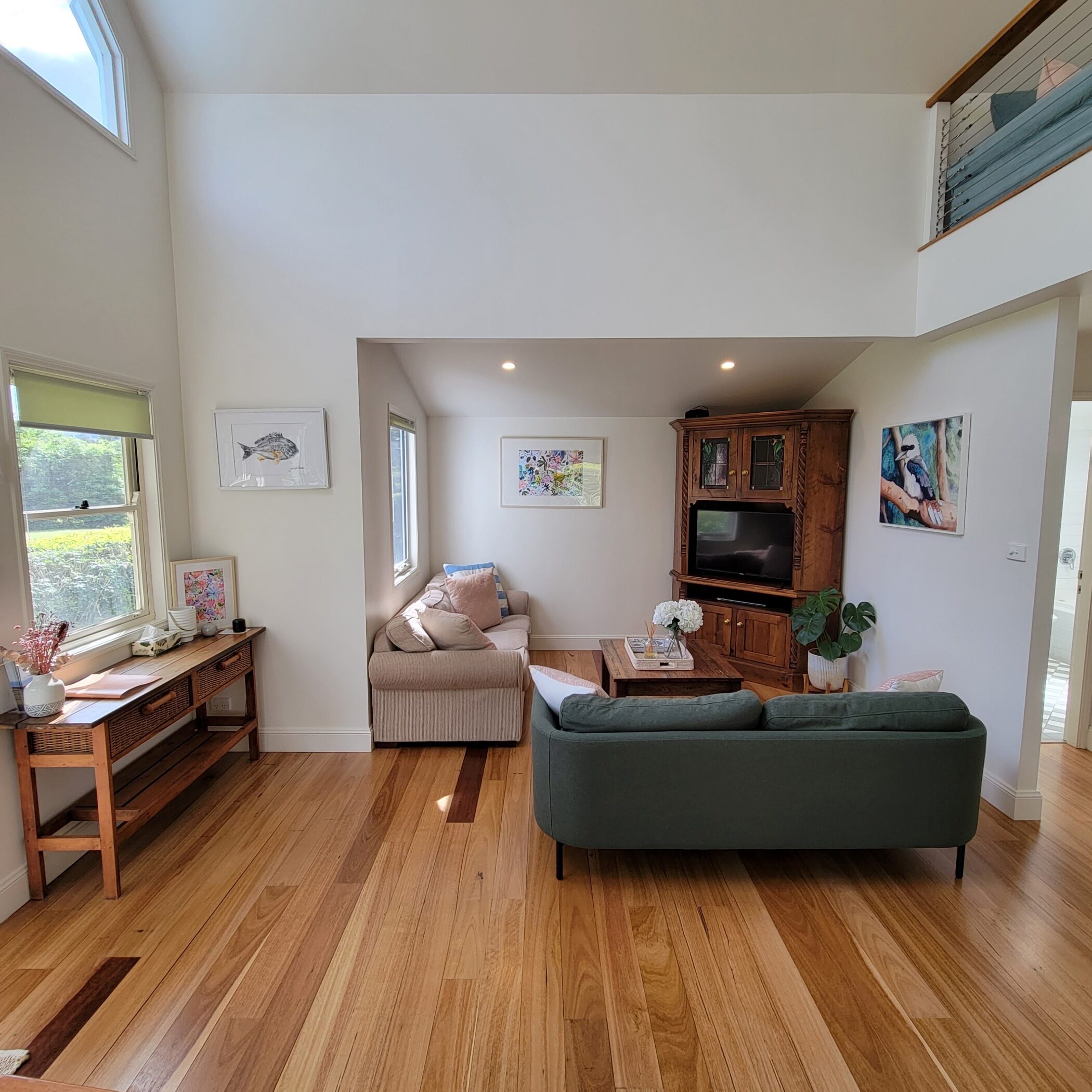 Lyrebird Lodge - living room 1